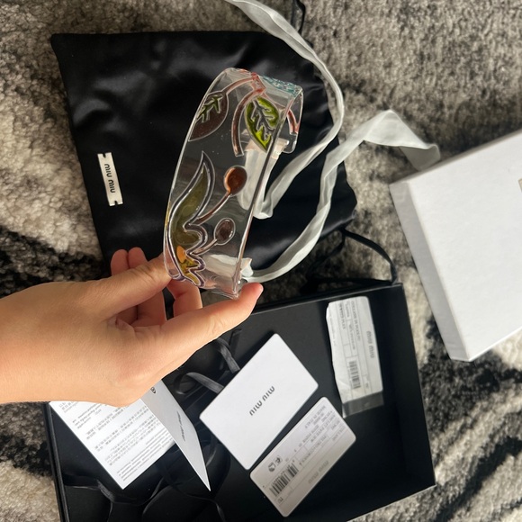 Miu Miu lucite choker from the iconic Spring collection gift box - Picture 6 of 13